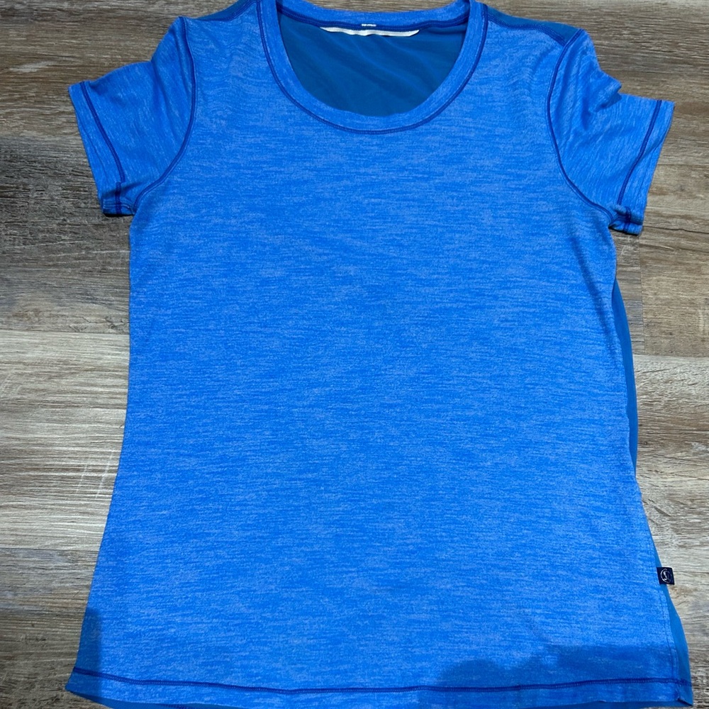 Lululemon women’s shirt
